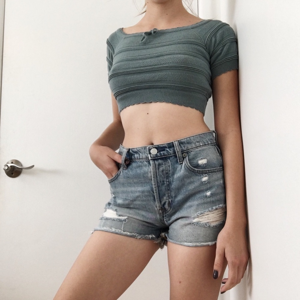 Kendall and Kylie sweet little crop top🧚‍♂️